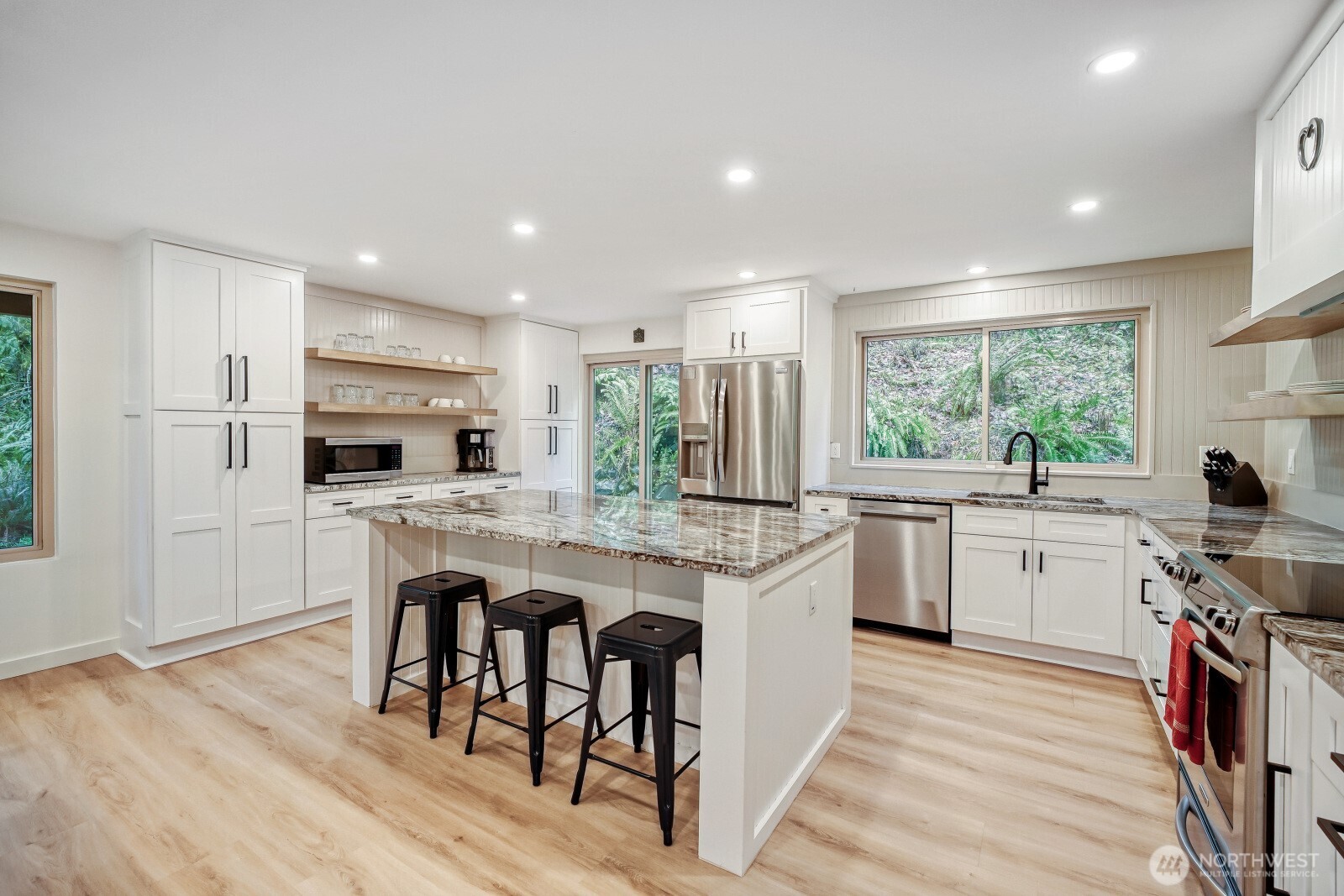 38805 258th Avenue SE, Enumclaw, WA 98022-8869