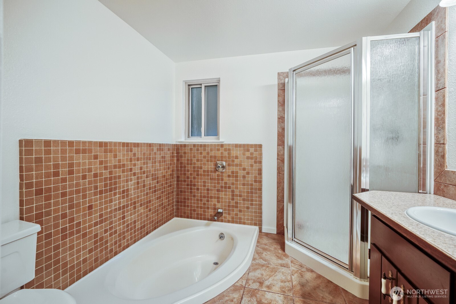 38805 258th Avenue SE, Enumclaw, WA 98022-8869