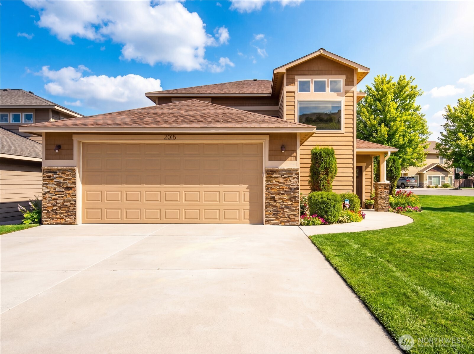 2015 Woodridge Street , Wenatchee, WA 98801