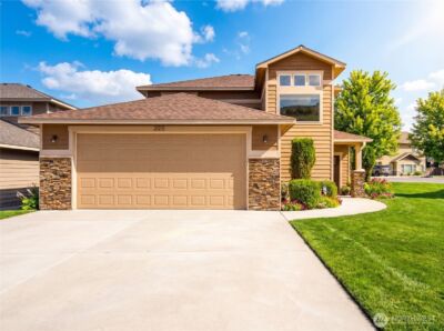 2015 Woodridge Street , Wenatchee, WA 98801