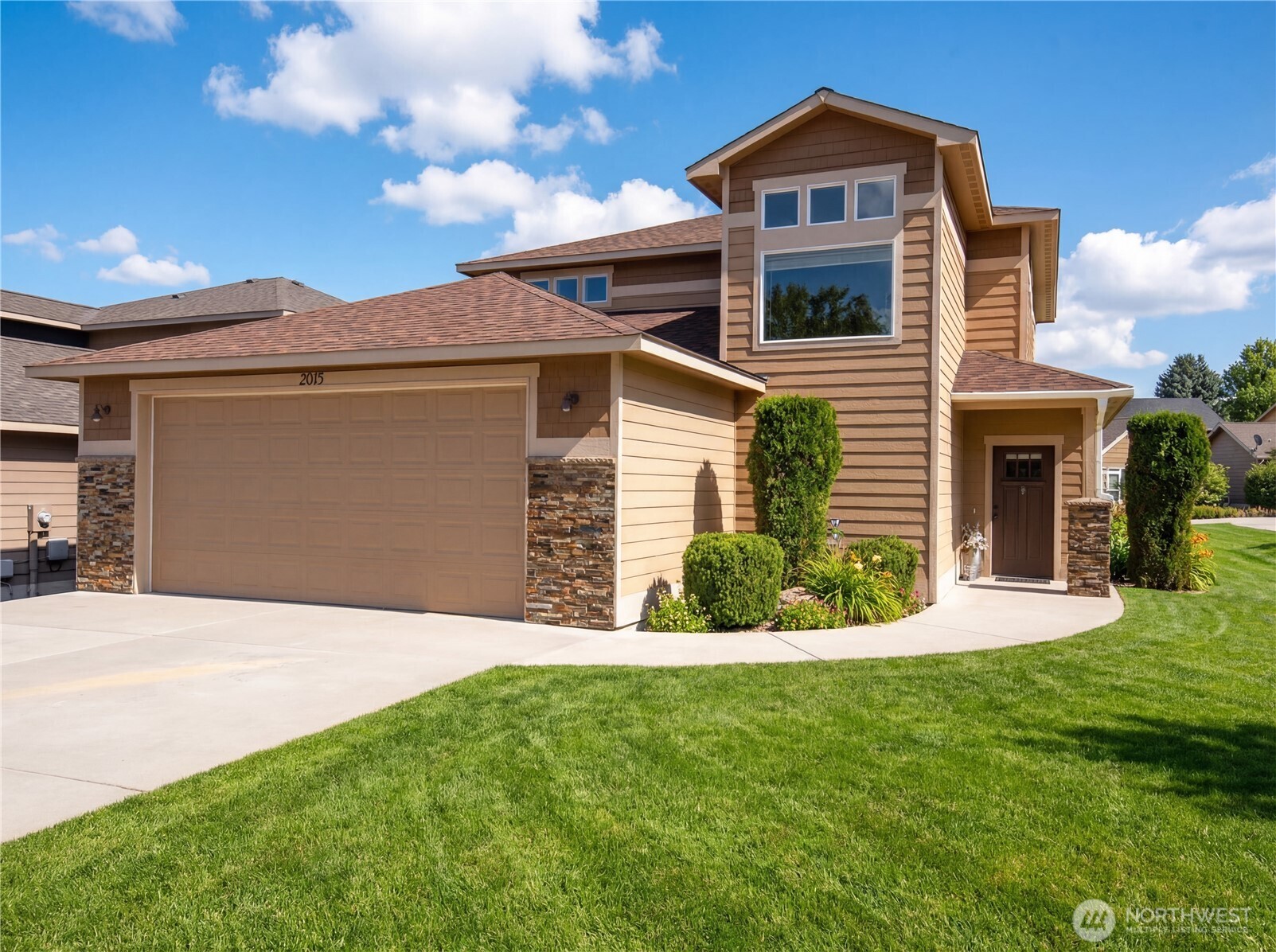 2015 Woodridge Street , Wenatchee, WA 98801