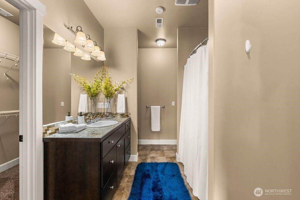 2015 Woodridge Street , Wenatchee, WA 98801