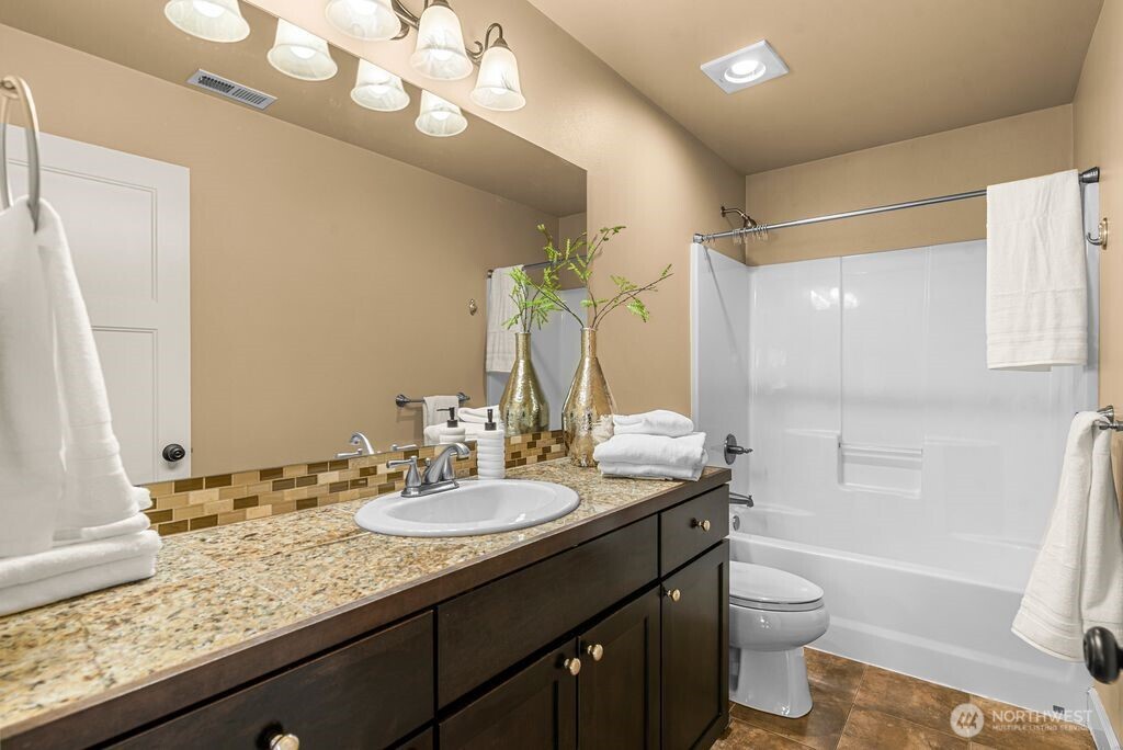 2015 Woodridge Street , Wenatchee, WA 98801