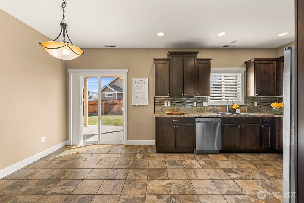 2015 Woodridge Street , Wenatchee, WA 98801