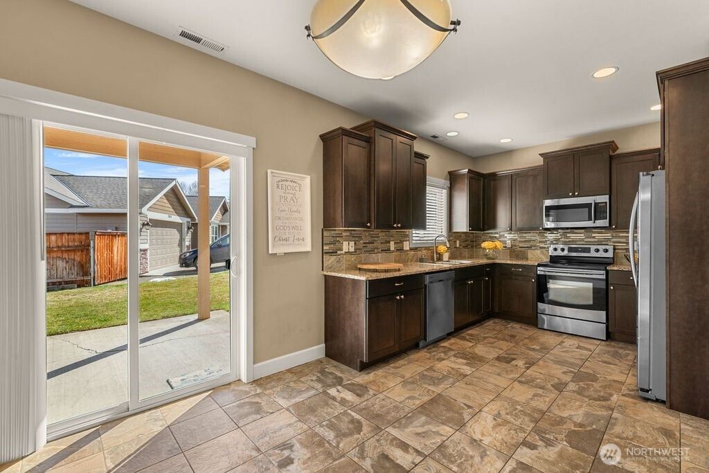 2015 Woodridge Street , Wenatchee, WA 98801