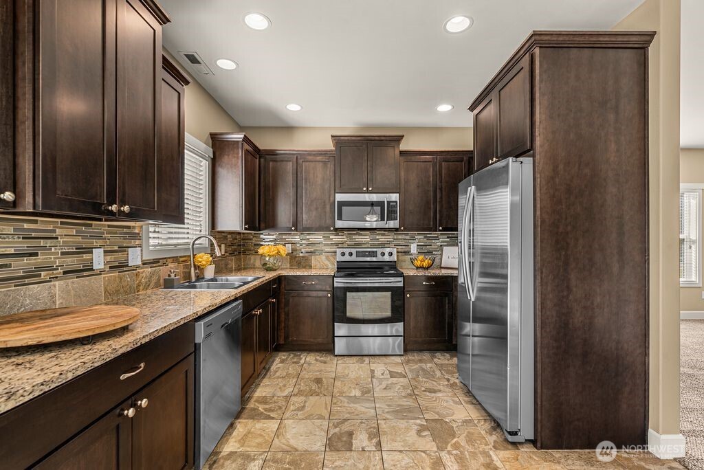 2015 Woodridge Street , Wenatchee, WA 98801