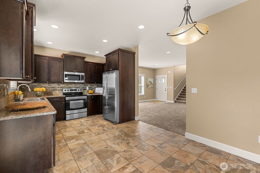 2015 Woodridge Street , Wenatchee, WA 98801