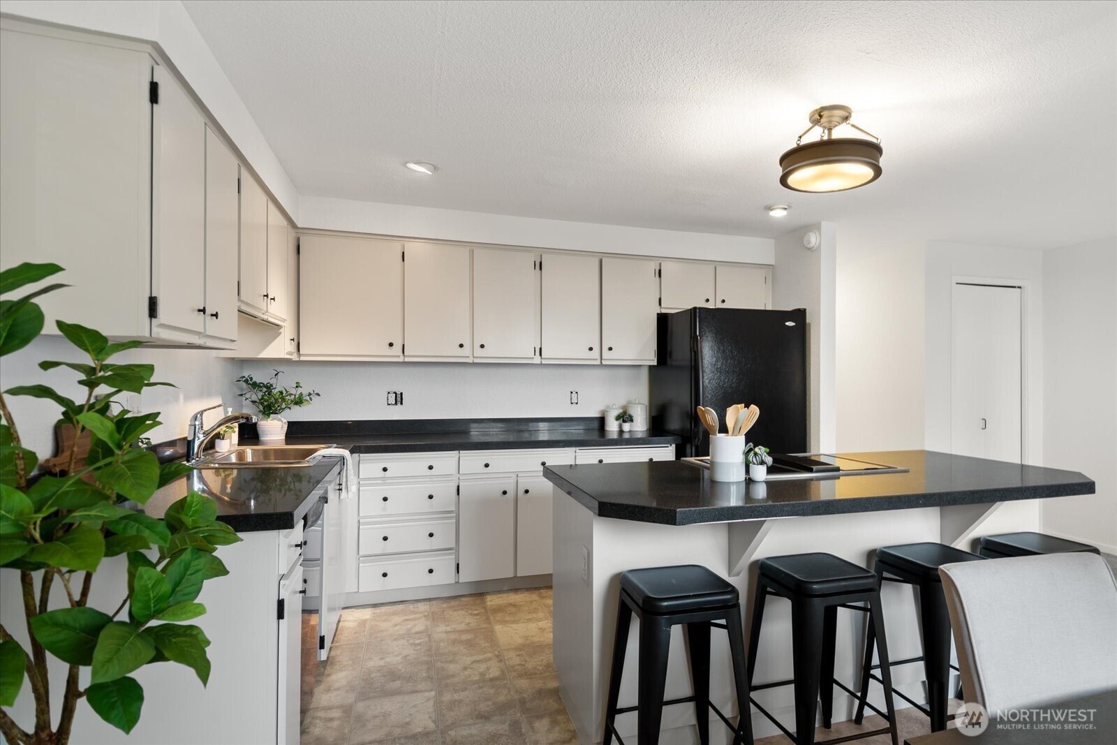 8229 212th Street SW #102, Edmonds, WA 98026