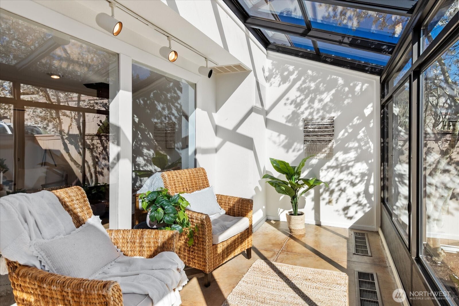 8229 212th Street SW #102, Edmonds, WA 98026