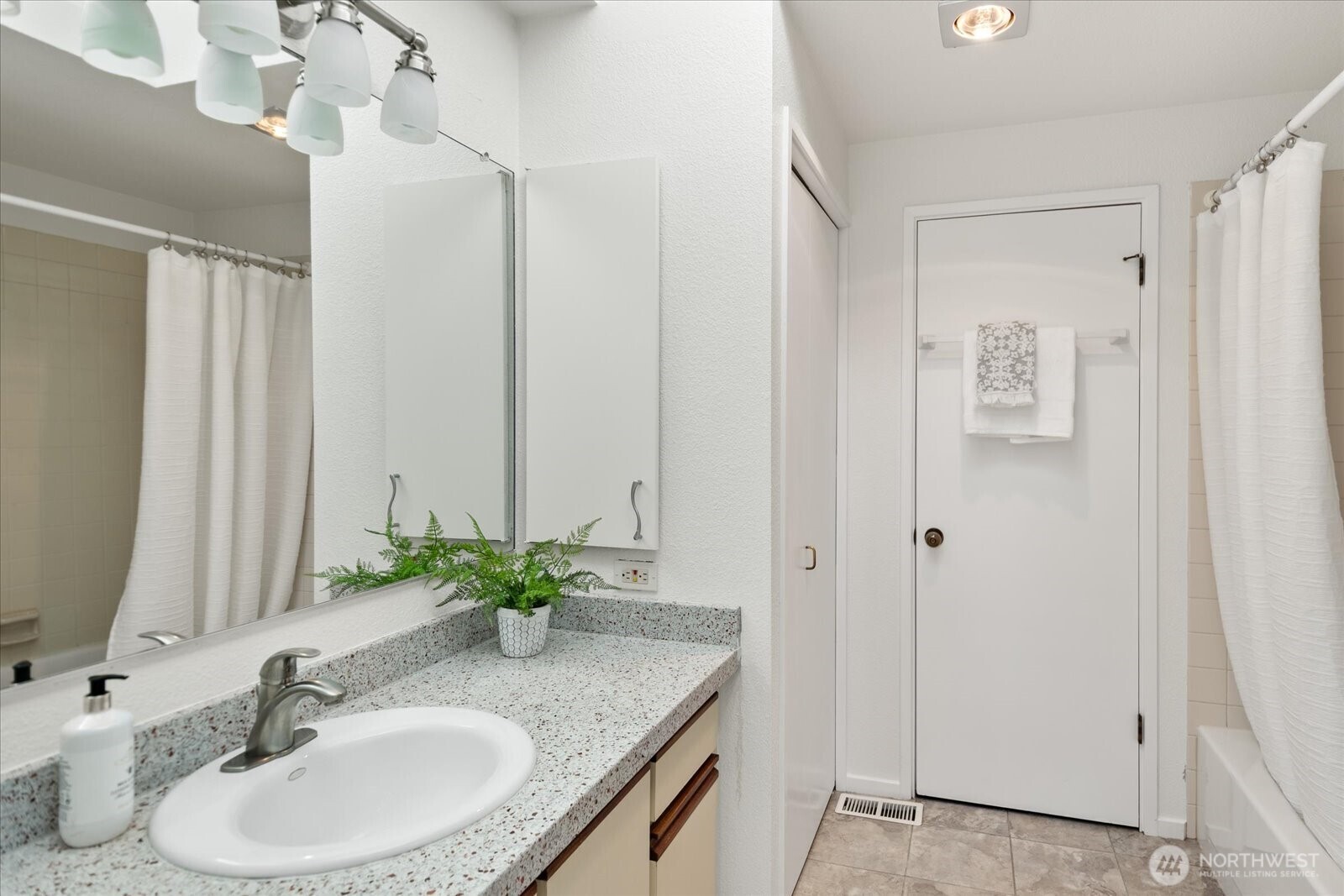 8229 212th Street SW #102, Edmonds, WA 98026