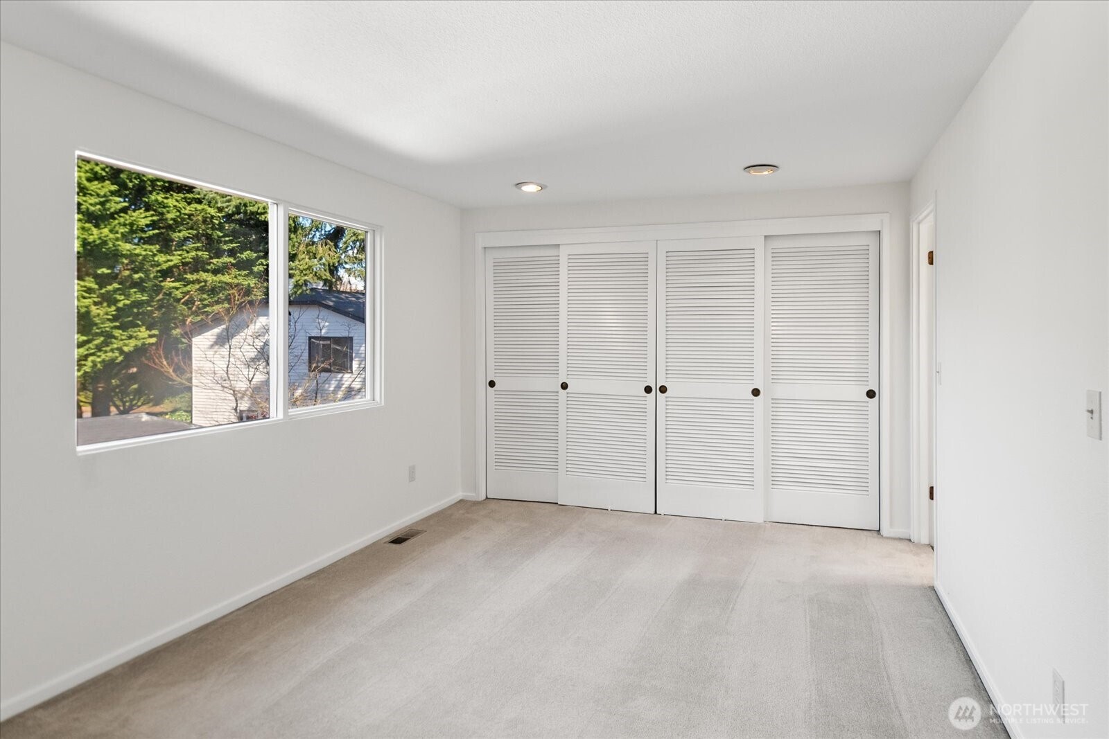 8229 212th Street SW #102, Edmonds, WA 98026