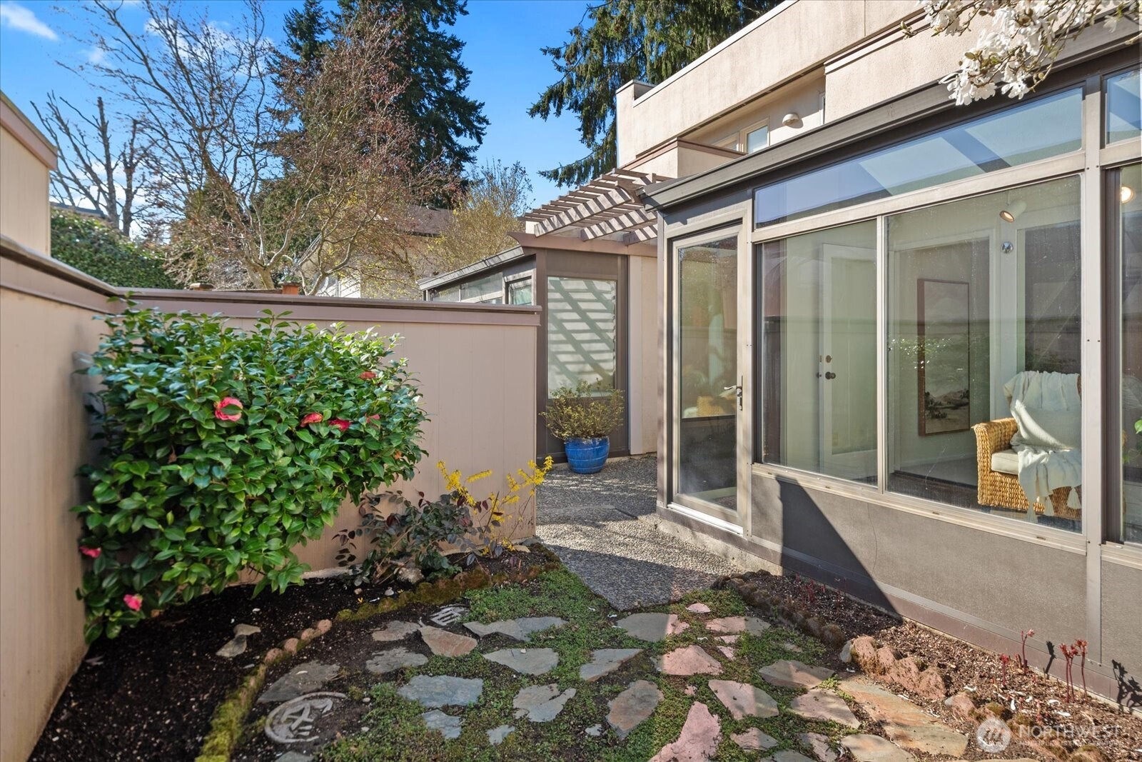 8229 212th Street SW #102, Edmonds, WA 98026