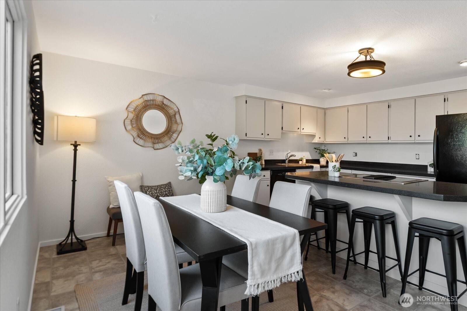 8229 212th Street SW #102, Edmonds, WA 98026