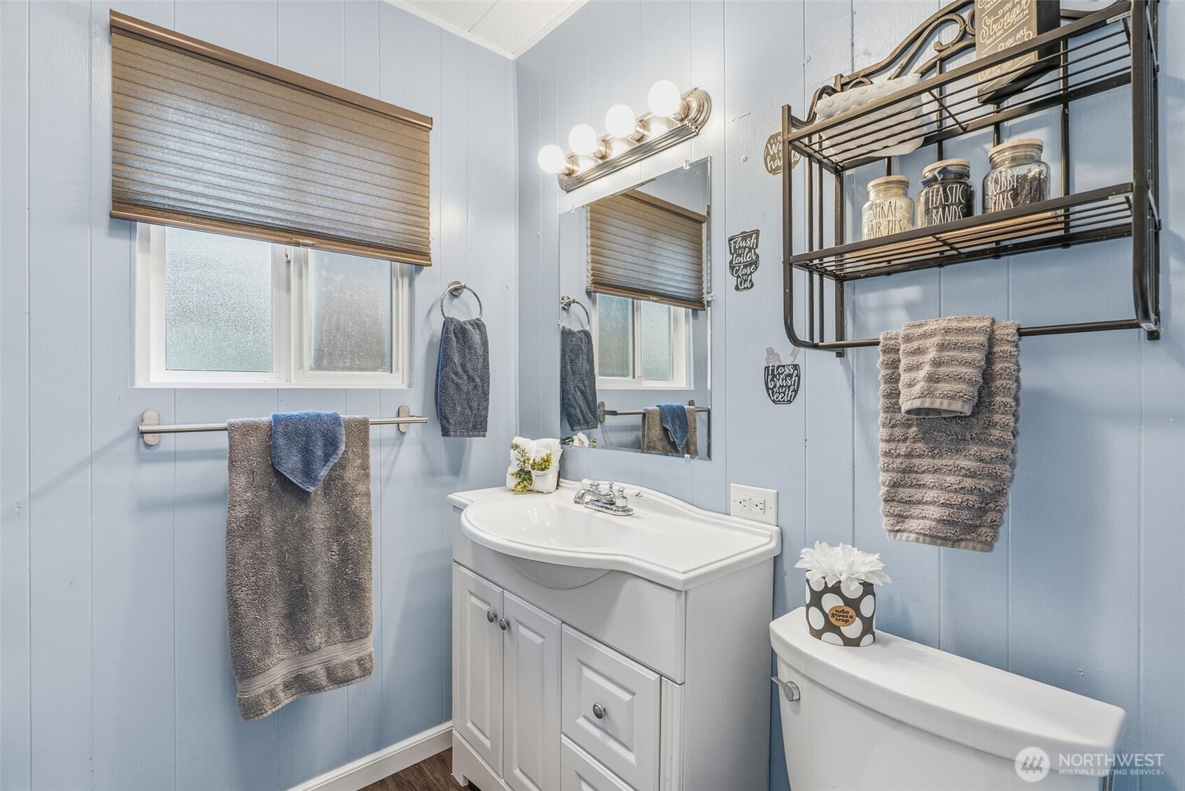 2201 Holcomb Loop Rd , Kelso, WA 98626