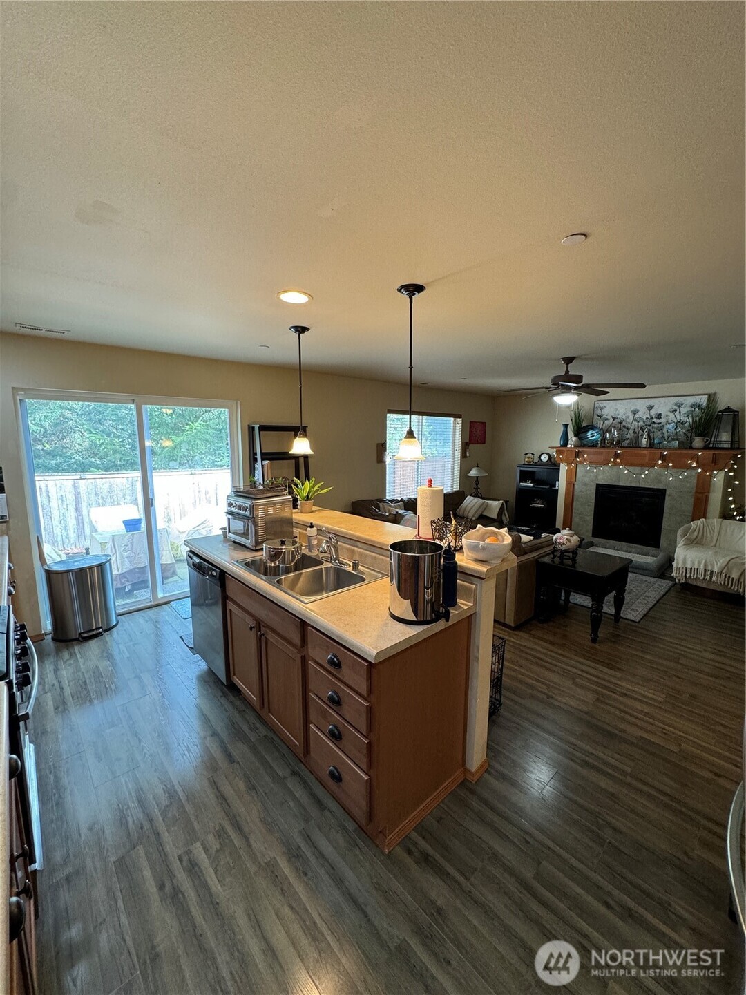 1320 Burnside , Dupont, WA 98327