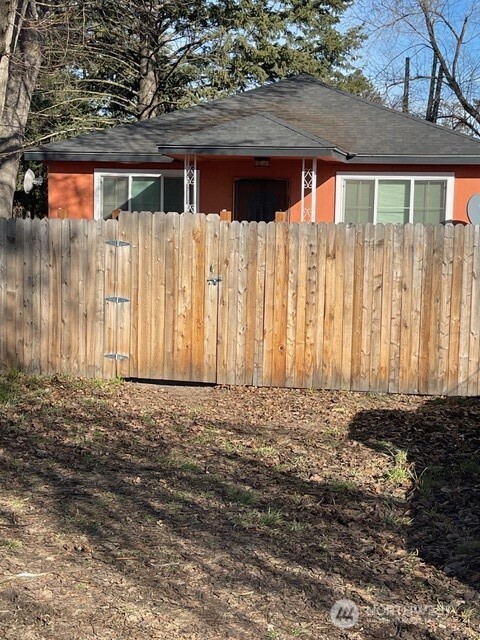 212 4th Street W, Tonasket, WA 98855