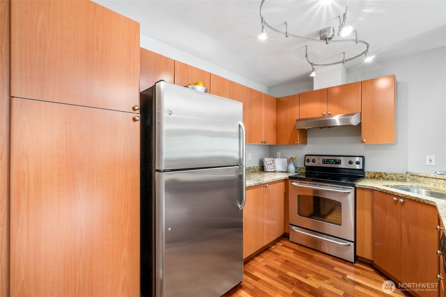 621 5th Avenue N #403, Seattle, WA 98109