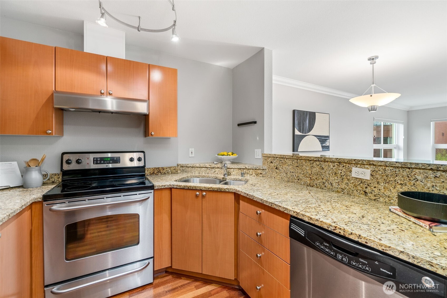 621 5th Avenue N #403, Seattle, WA 98109