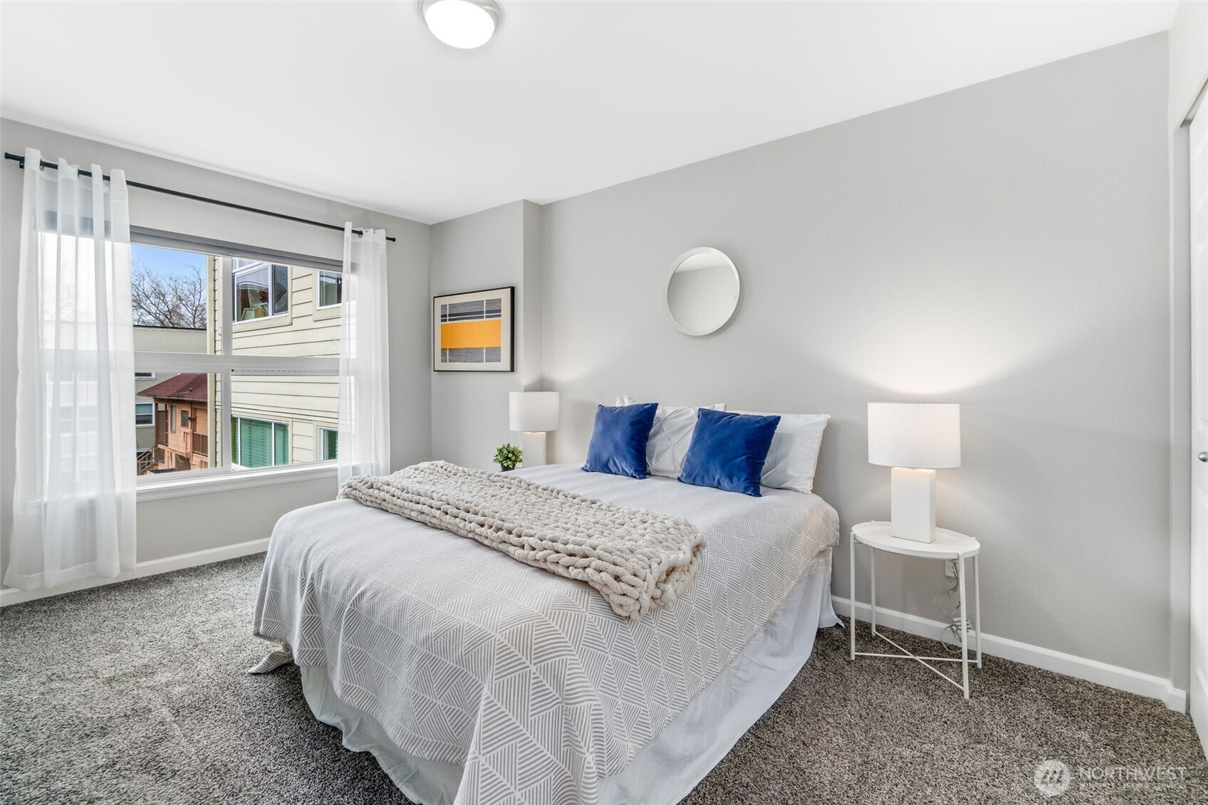 621 5th Avenue N #403, Seattle, WA 98109