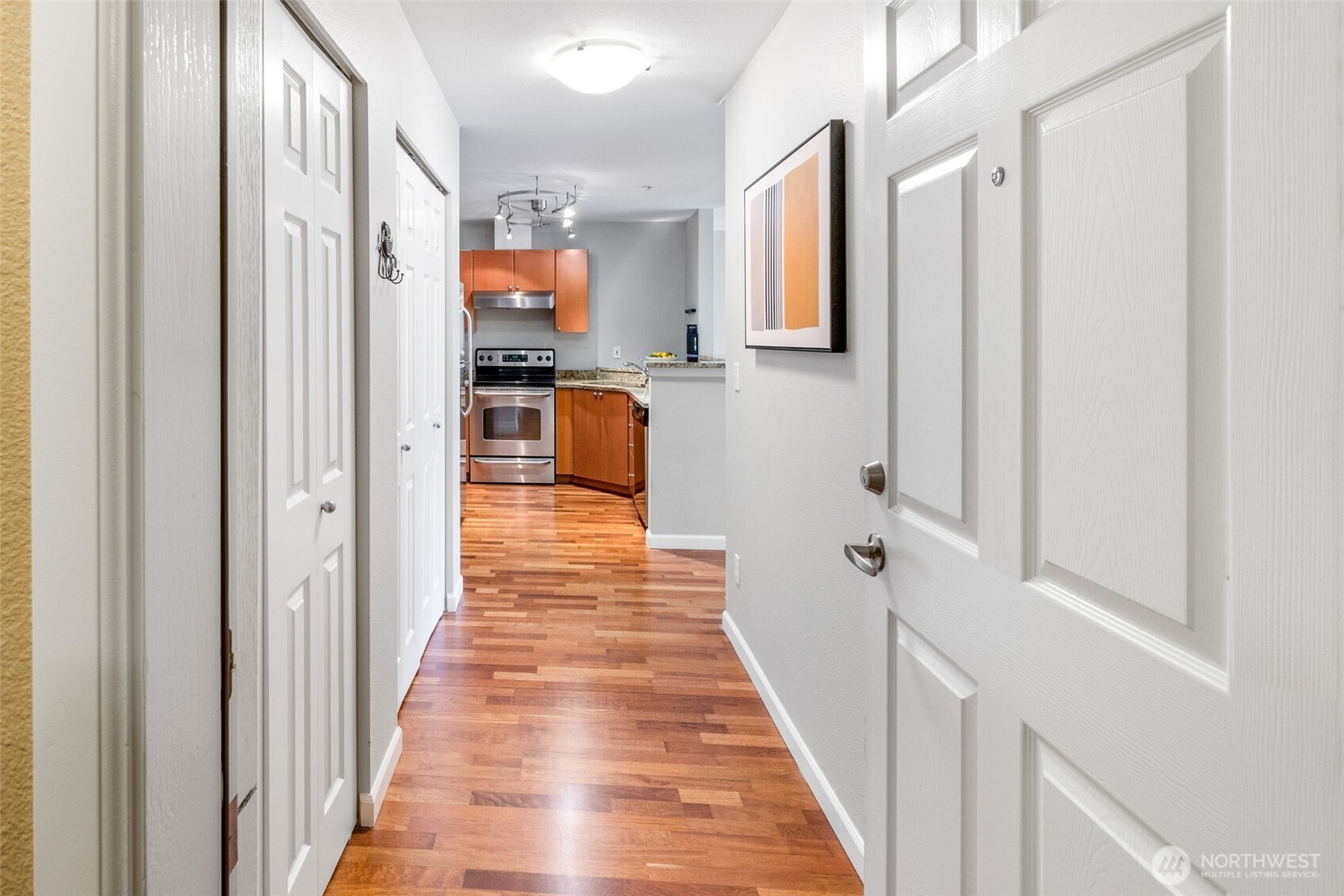 621 5th Avenue N #403, Seattle, WA 98109