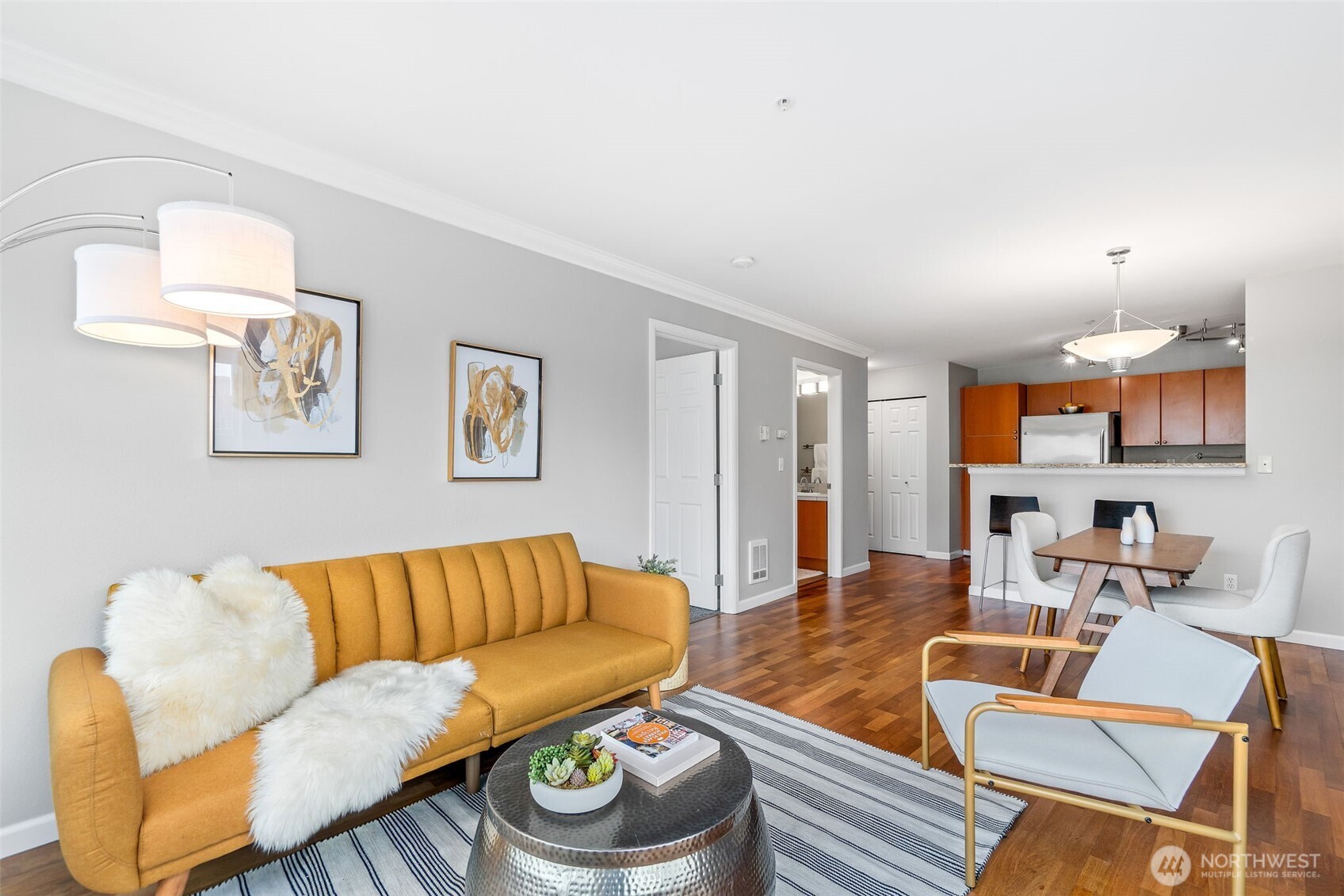 621 5th Avenue N #403, Seattle, WA 98109