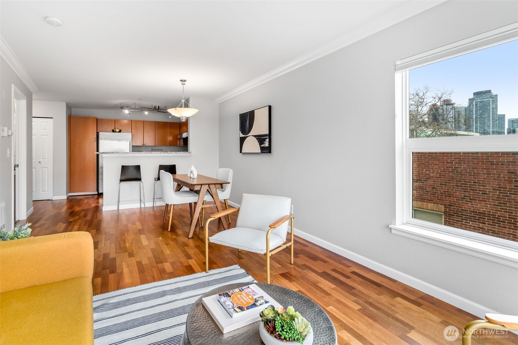 621 5th Avenue N #403, Seattle, WA 98109