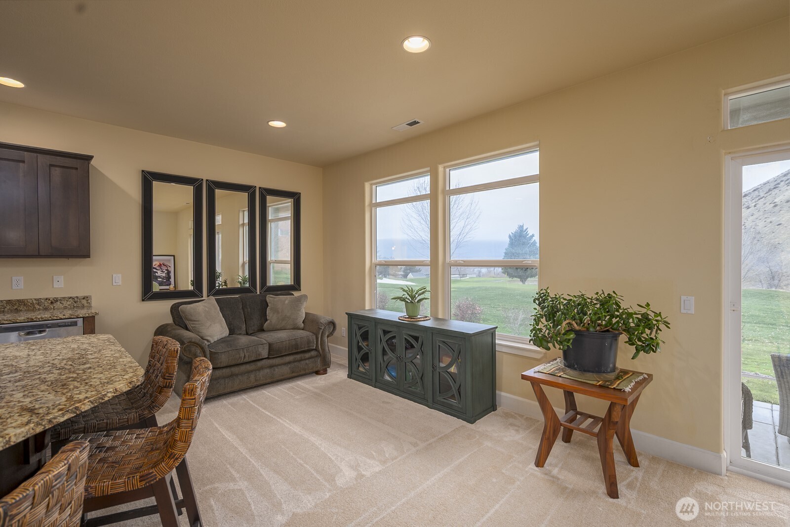 9246 NW Canyon Dr #C12, Quincy, WA 98848