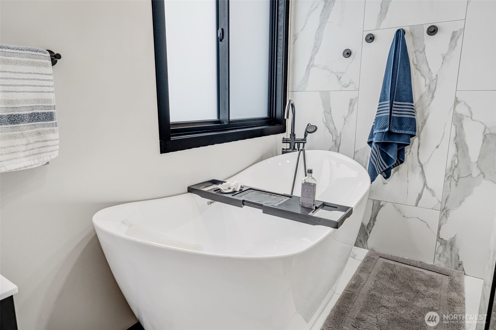 12516 Kapowsin Highlands Drive E, Graham, WA 98338