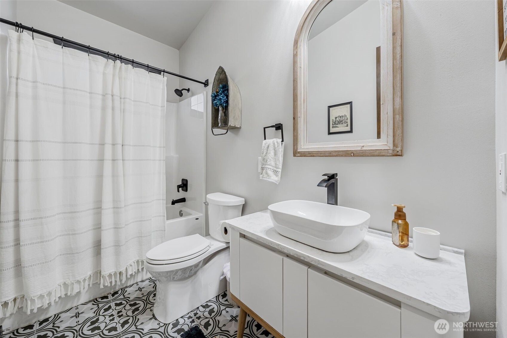 12516 Kapowsin Highlands Drive E, Graham, WA 98338