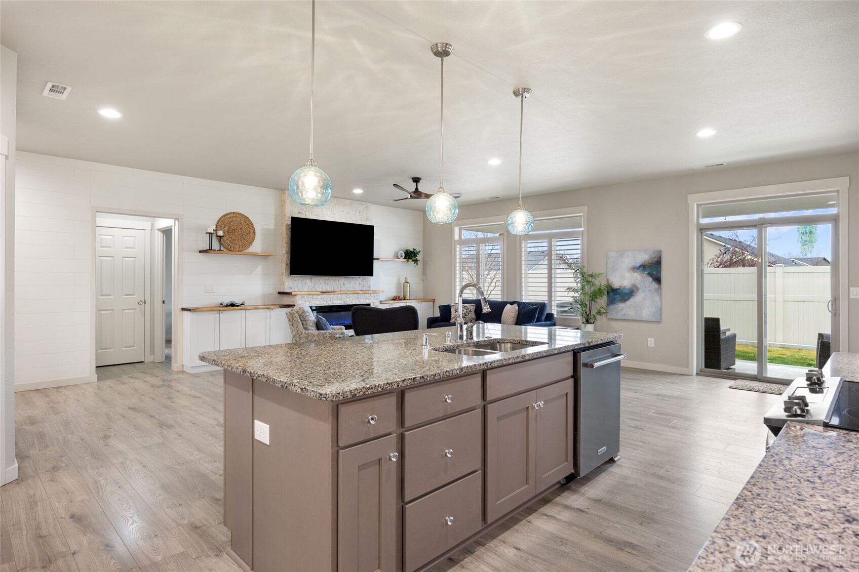 430 S Birch Street , Moses Lake, WA 98837