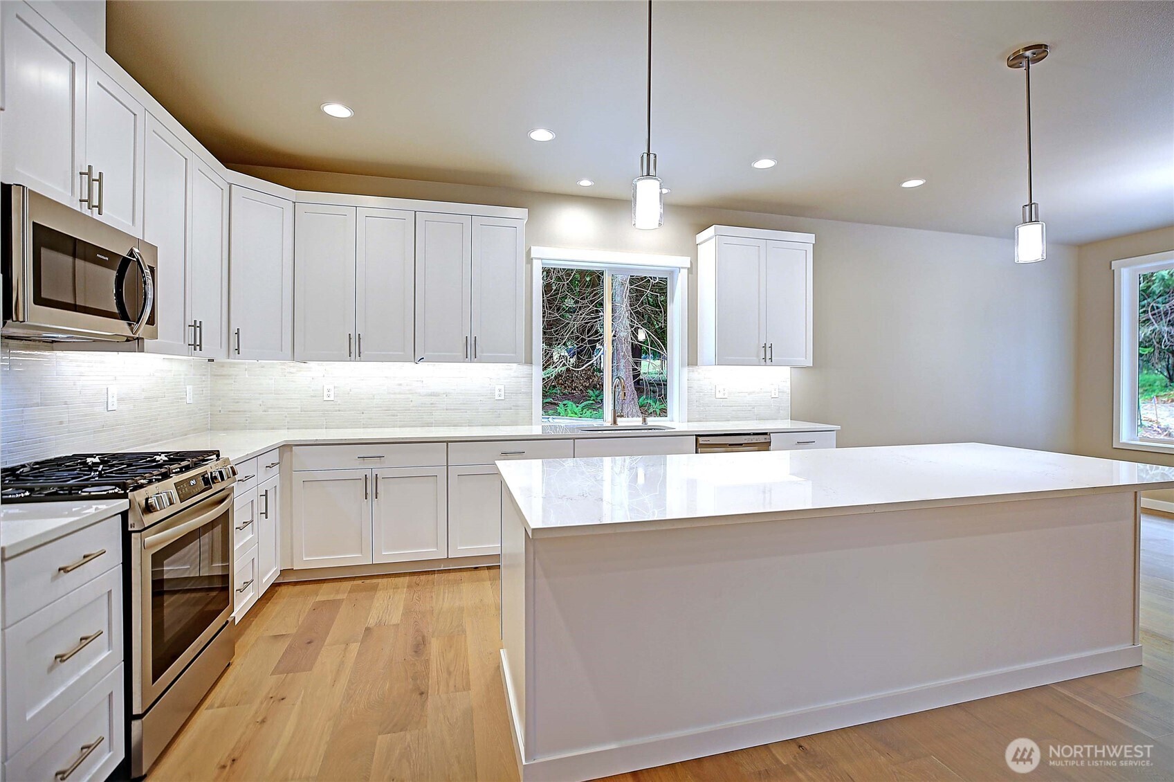 2802 Park Drive , Camano Island, WA 98282