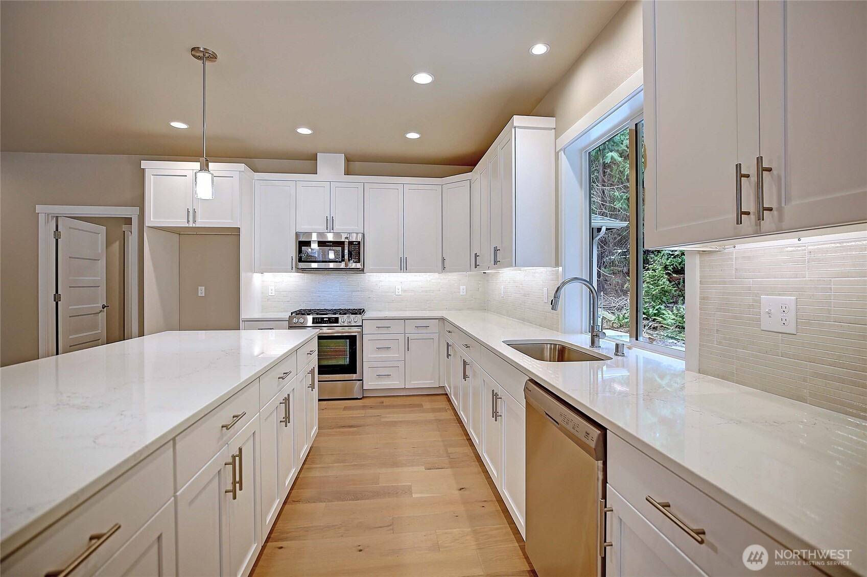 2802 Park Drive , Camano Island, WA 98282