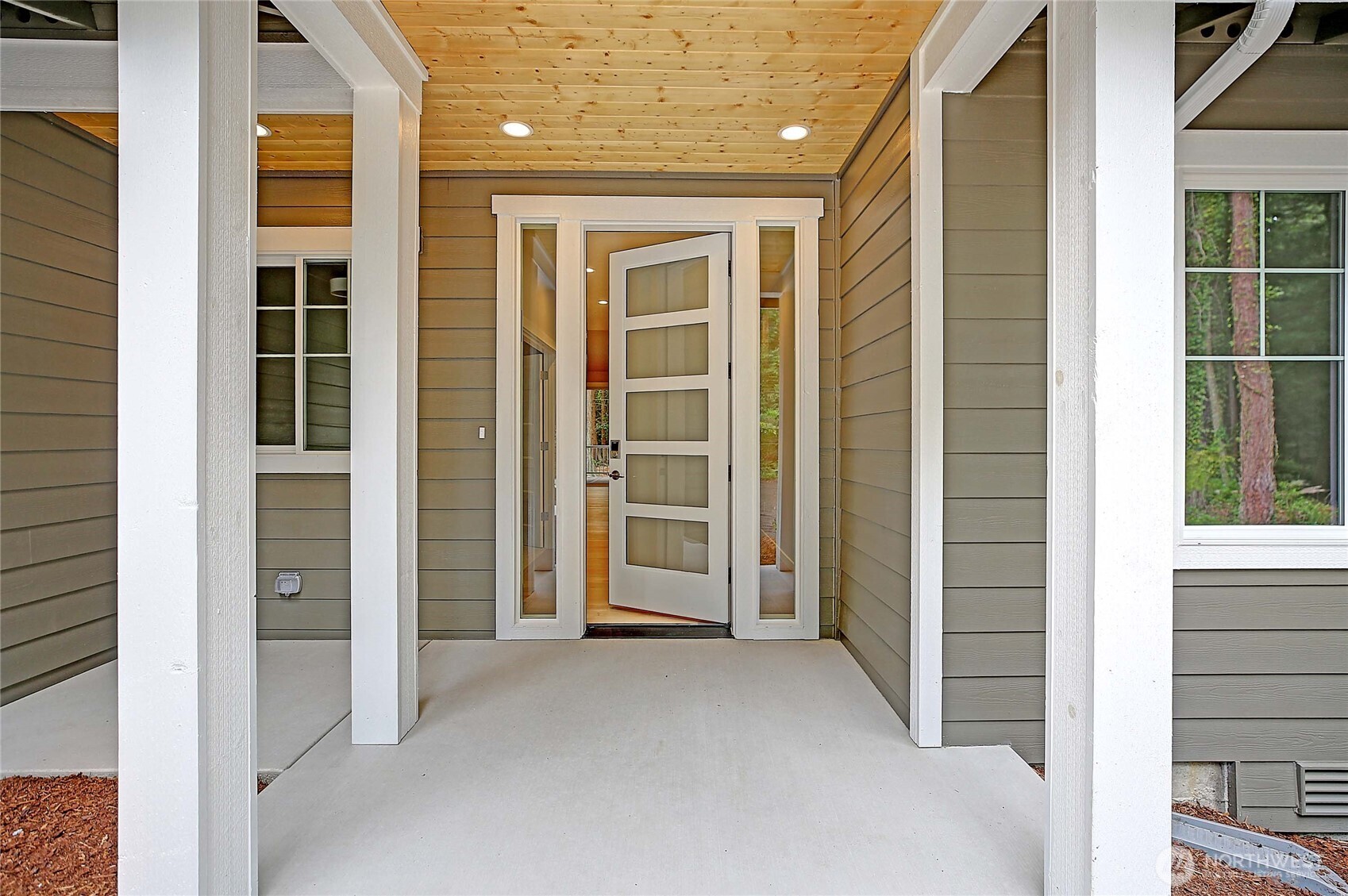 2802 Park Drive , Camano Island, WA 98282