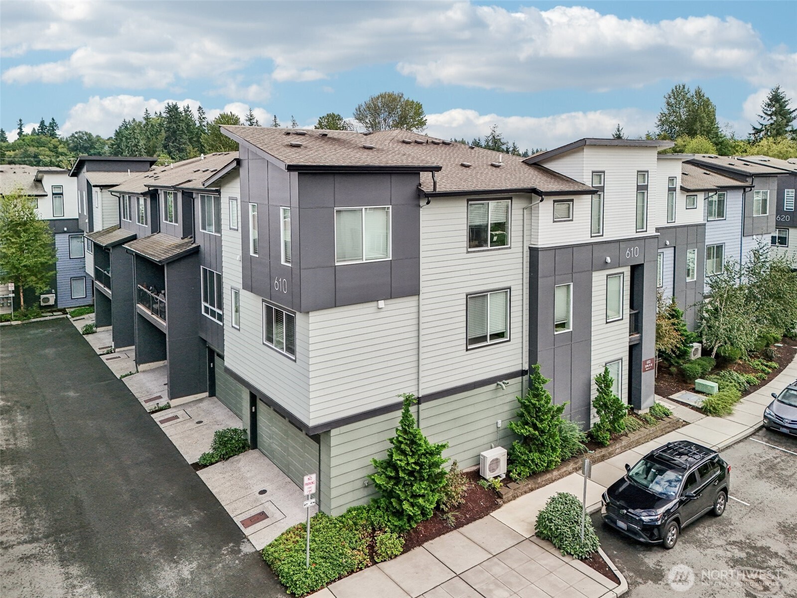 610 237th Place SE #B, Bothell, WA 98021