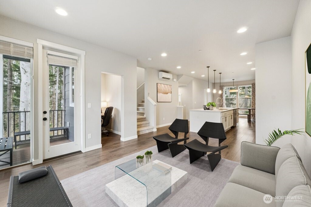 13717 Admiralty Way #J1, Lynnwood, WA 98087