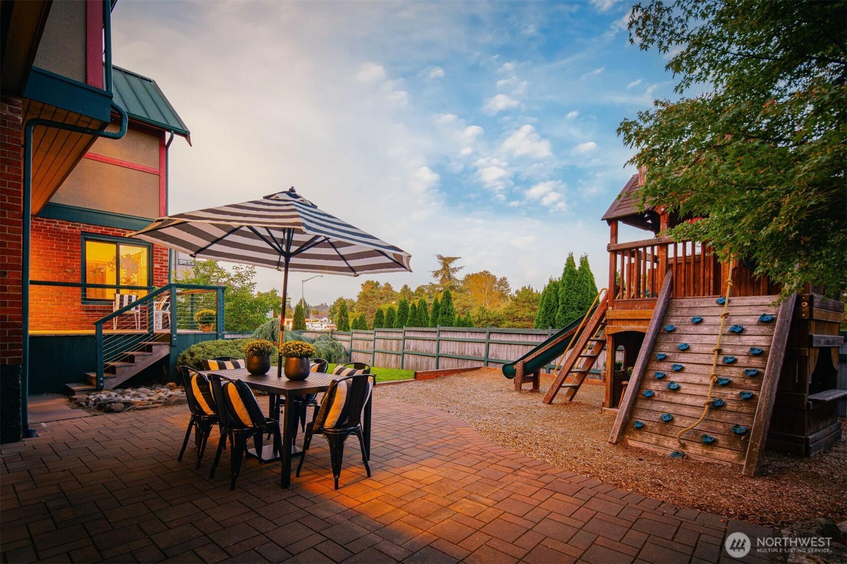 937 N 71st Street , Seattle, WA 98103