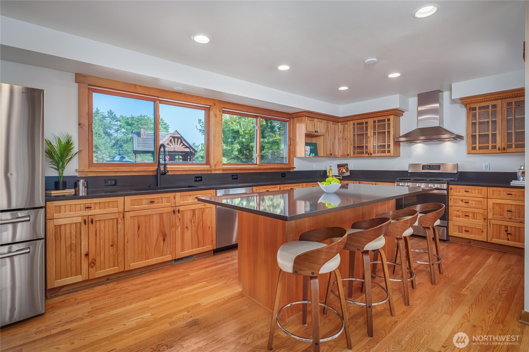 937 N 71st Street , Seattle, WA 98103