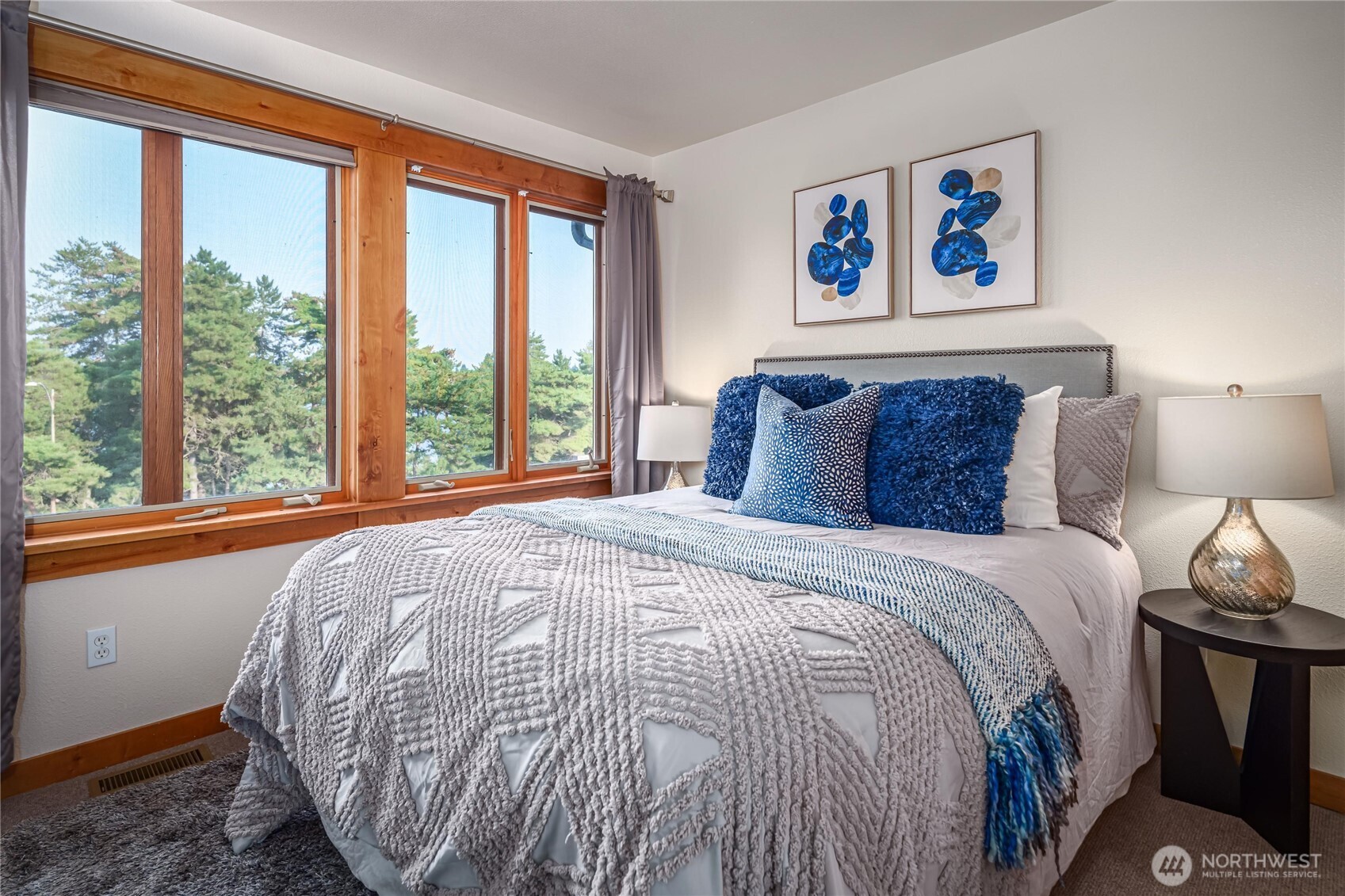 937 N 71st Street , Seattle, WA 98103