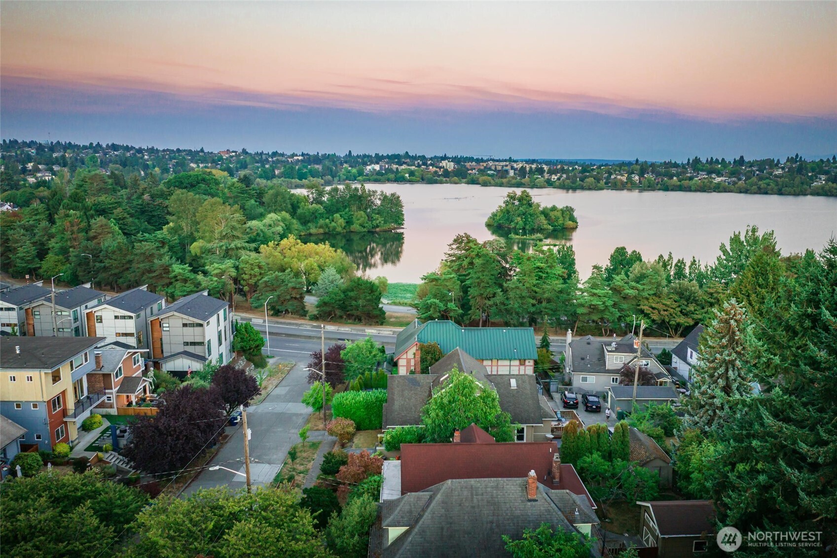 937 N 71st Street , Seattle, WA 98103