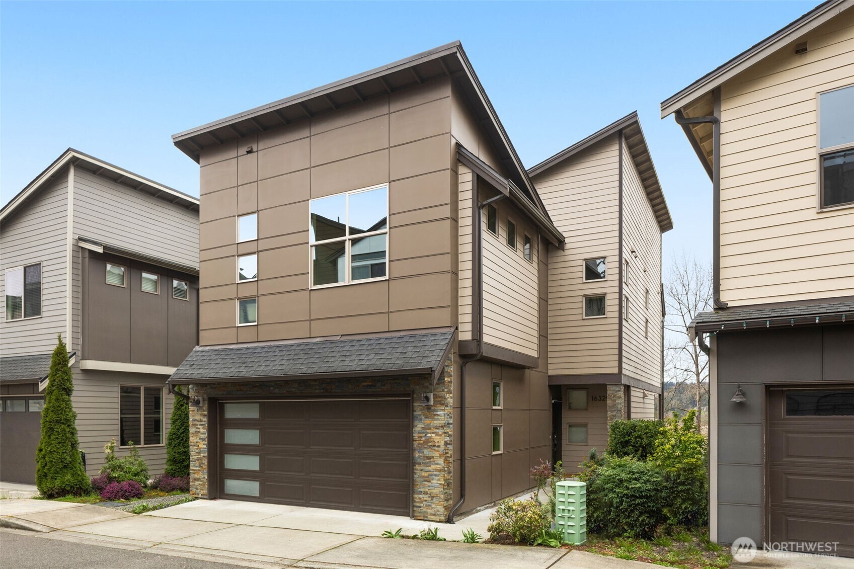 16329 Main View Lane NE, Duvall, WA 98019-8648