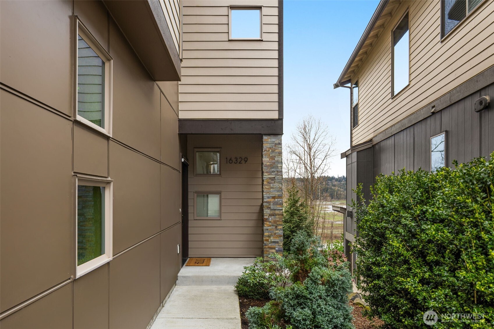 16329 Main View Lane NE, Duvall, WA 98019-8648