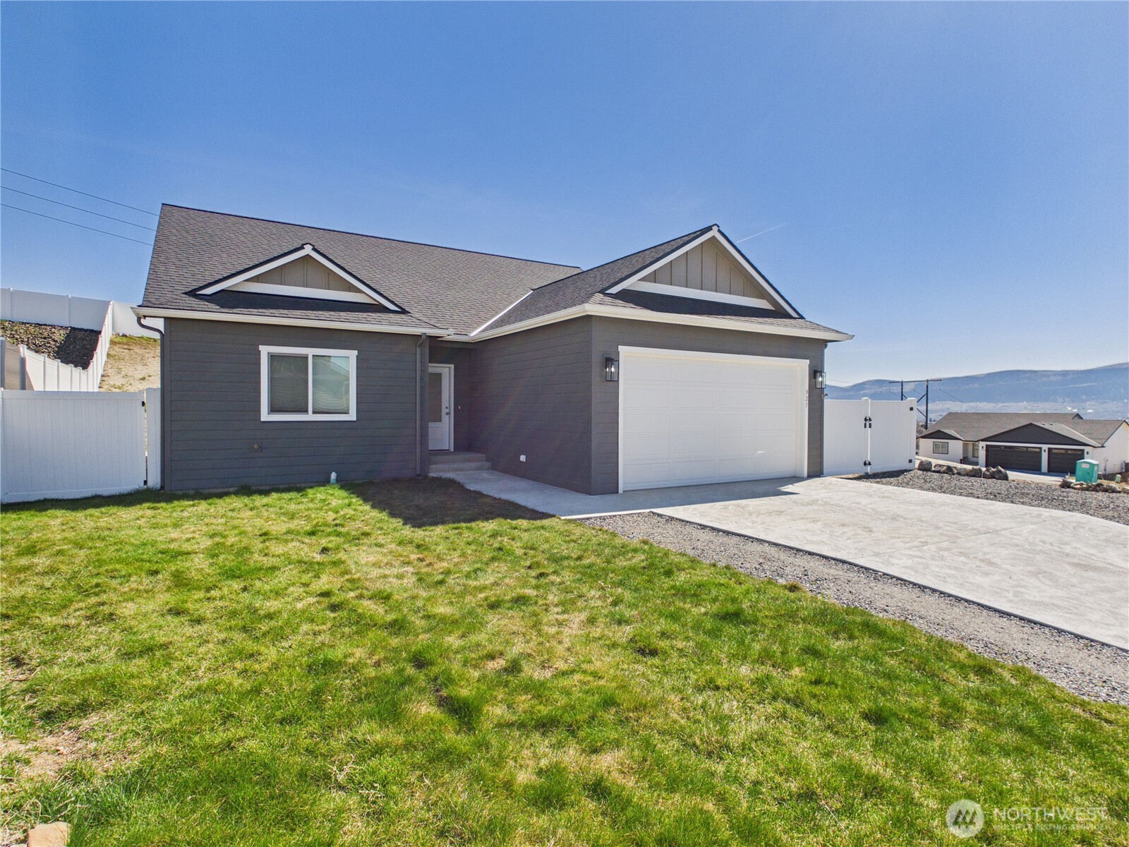 925 N Macaw Avenue , East Wenatchee, WA 98802