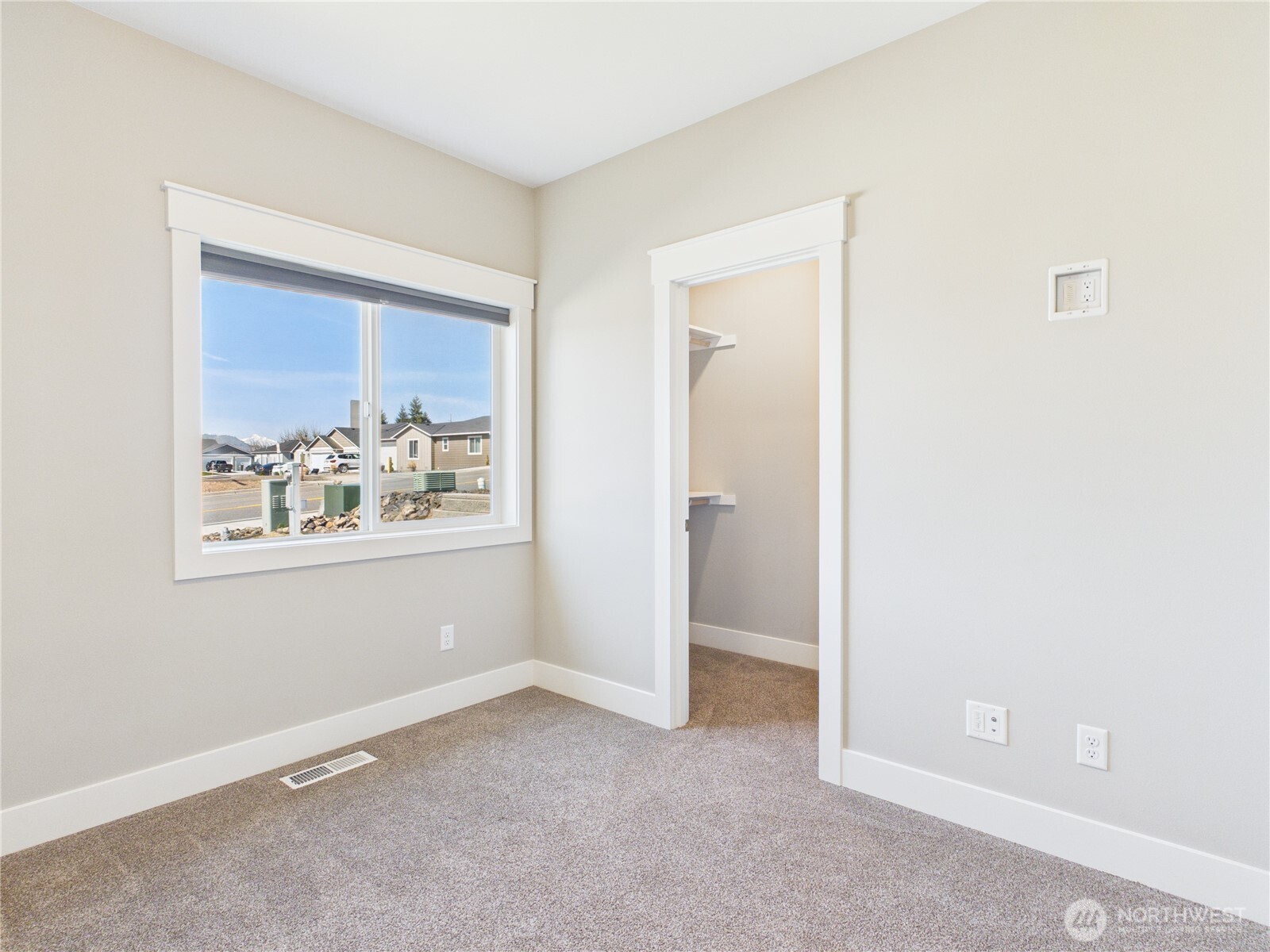 925 N Macaw Avenue , East Wenatchee, WA 98802