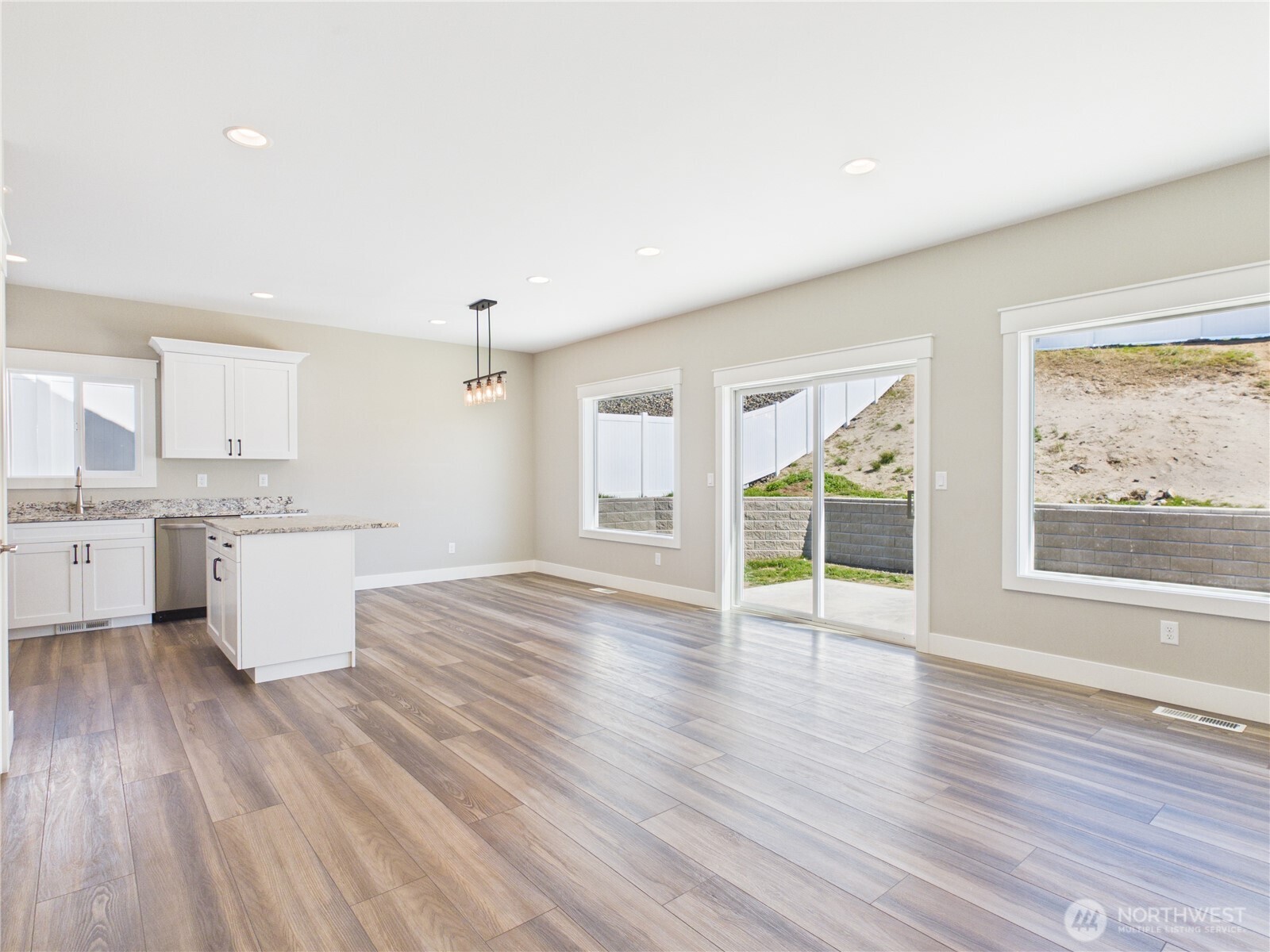 925 N Macaw Avenue , East Wenatchee, WA 98802