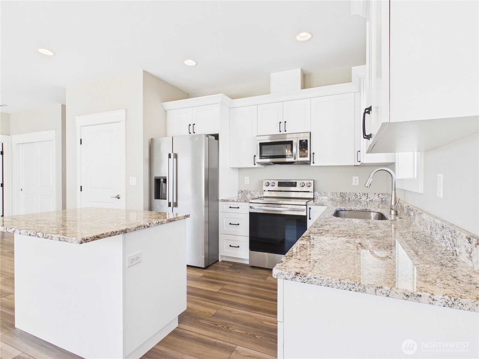 925 N Macaw Avenue , East Wenatchee, WA 98802