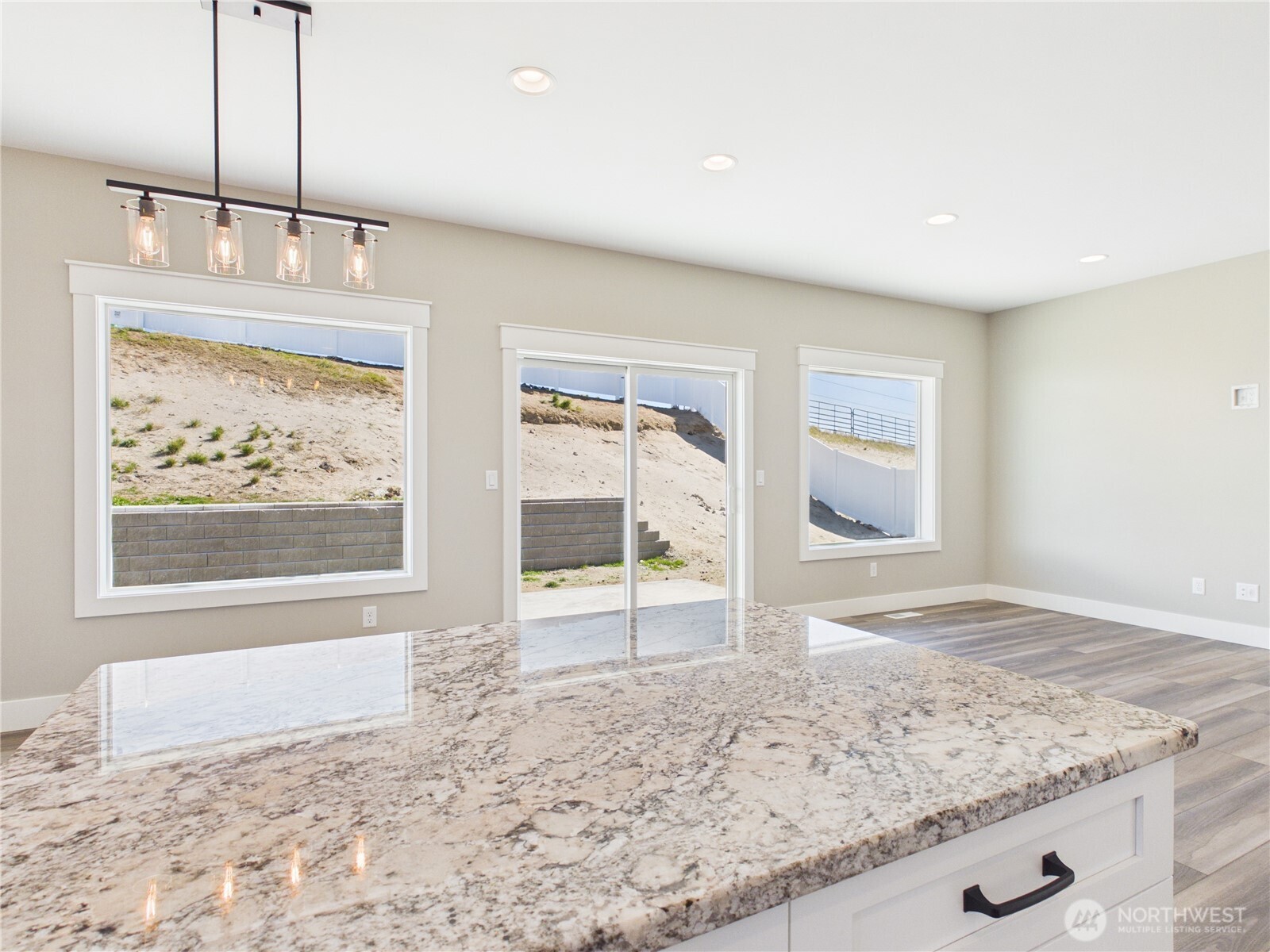 925 N Macaw Avenue , East Wenatchee, WA 98802