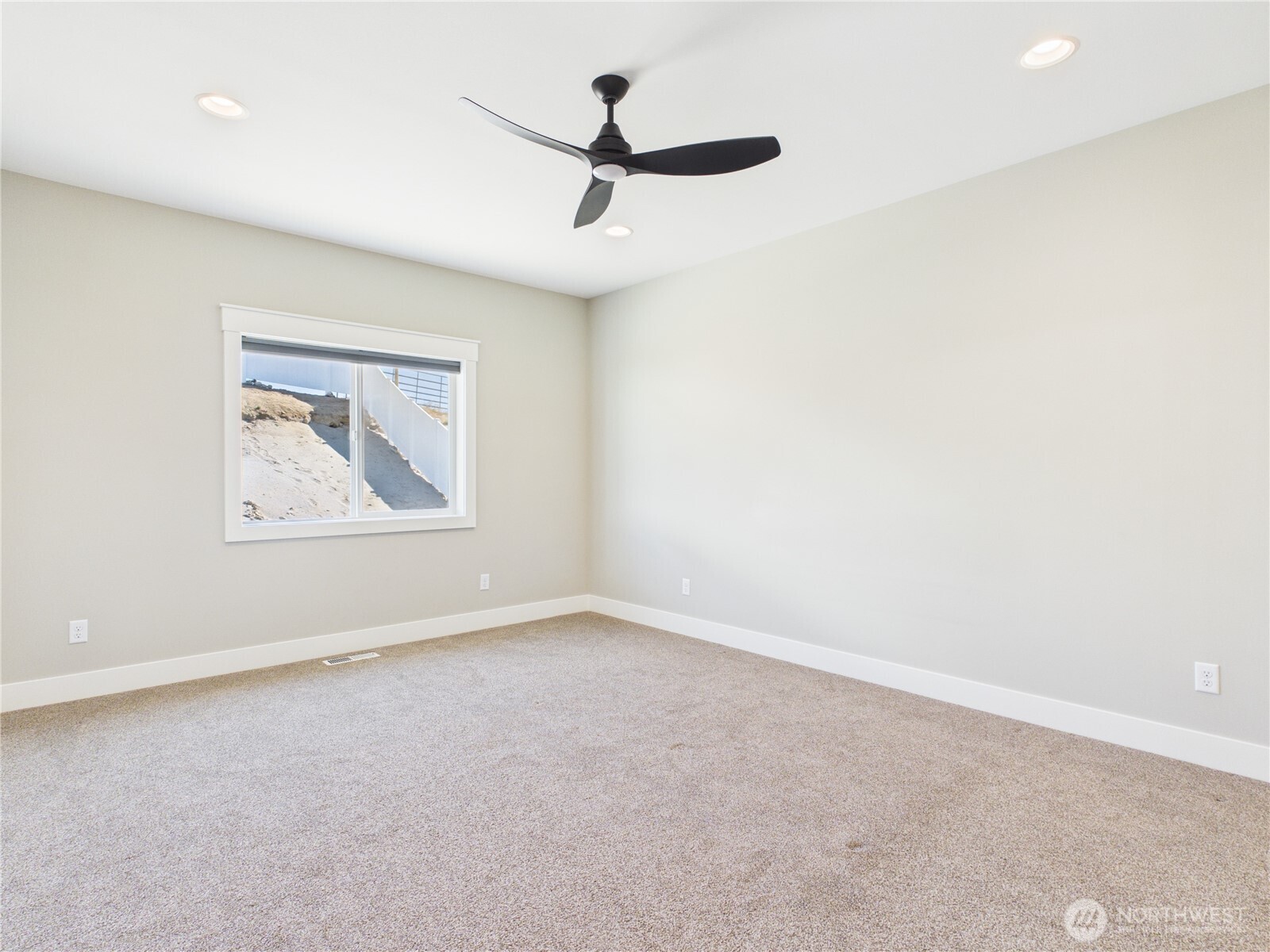 925 N Macaw Avenue , East Wenatchee, WA 98802