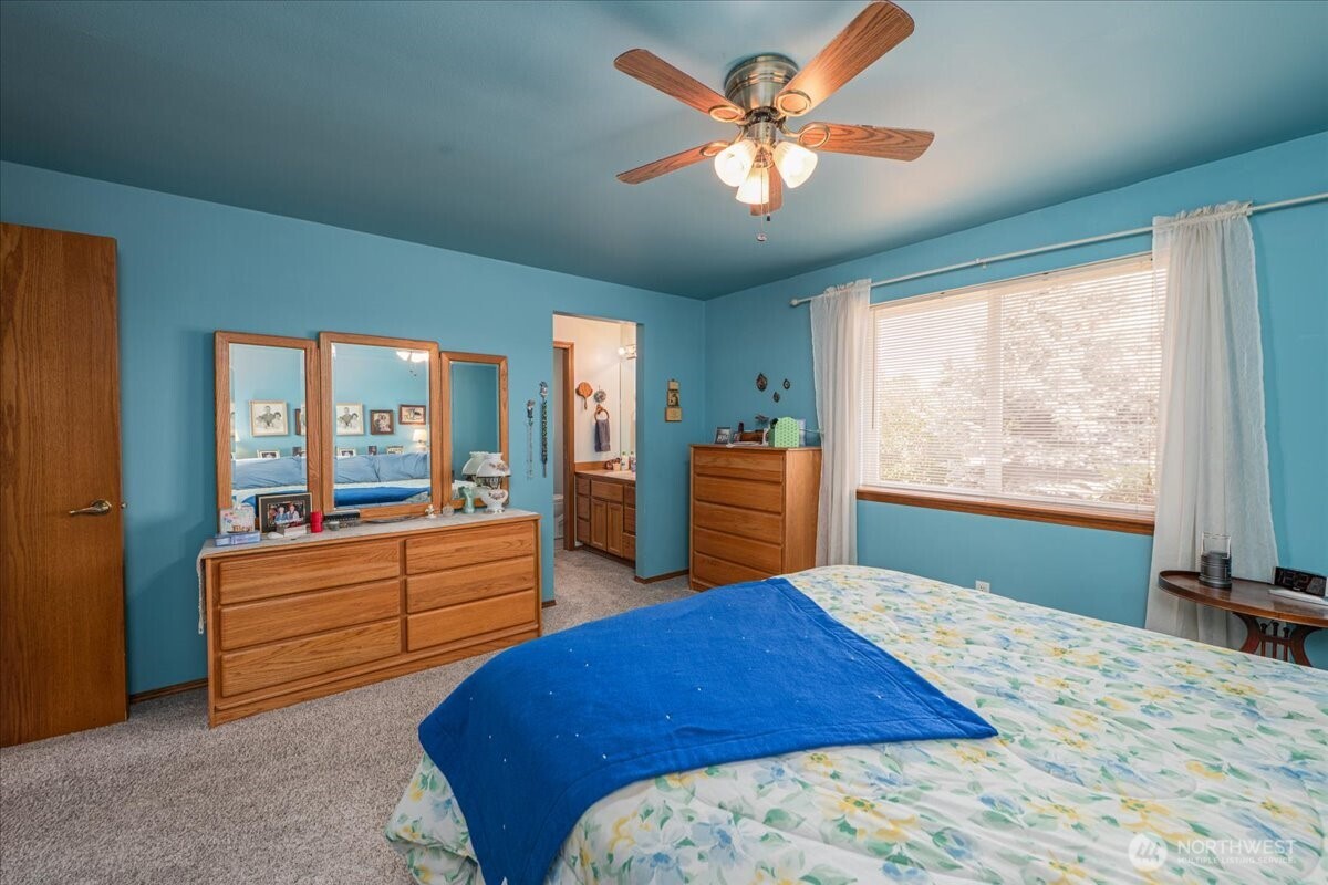 1890 Edgewood Drive , Camano Island, WA 98282