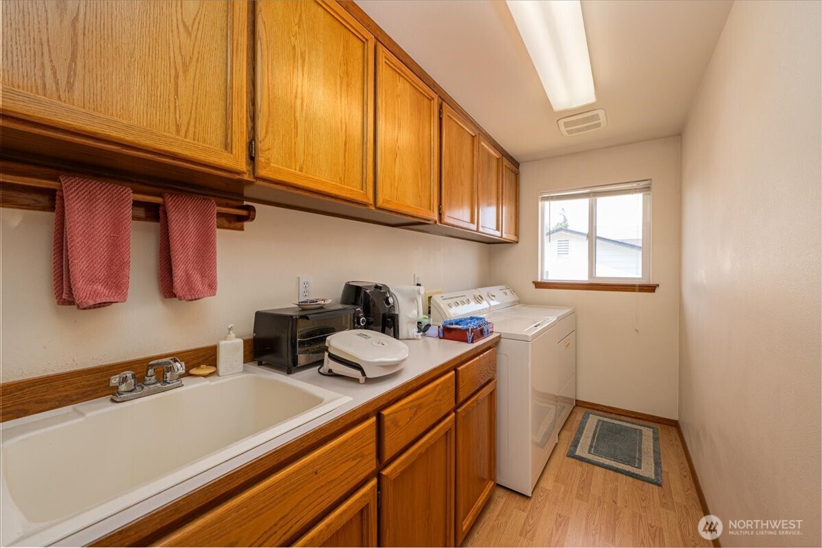 1890 Edgewood Drive , Camano Island, WA 98282