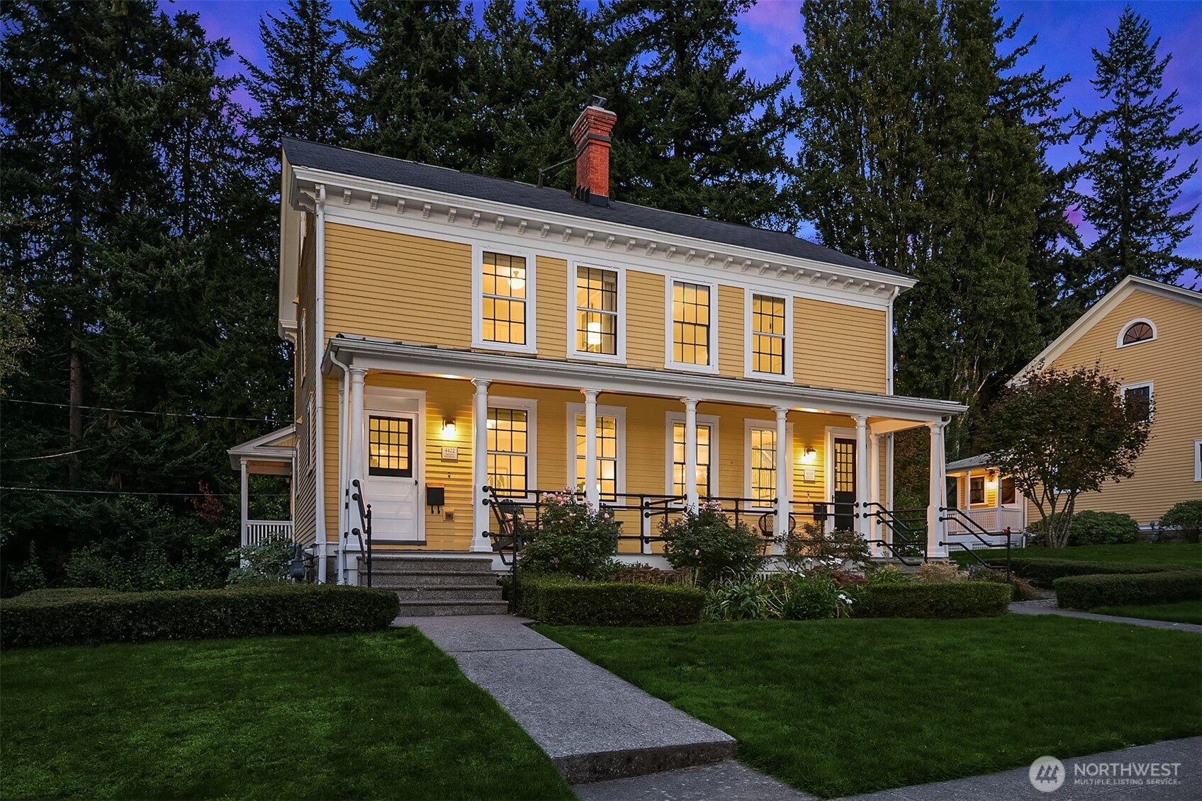 4422 Montana Circle W, Seattle, WA 98199